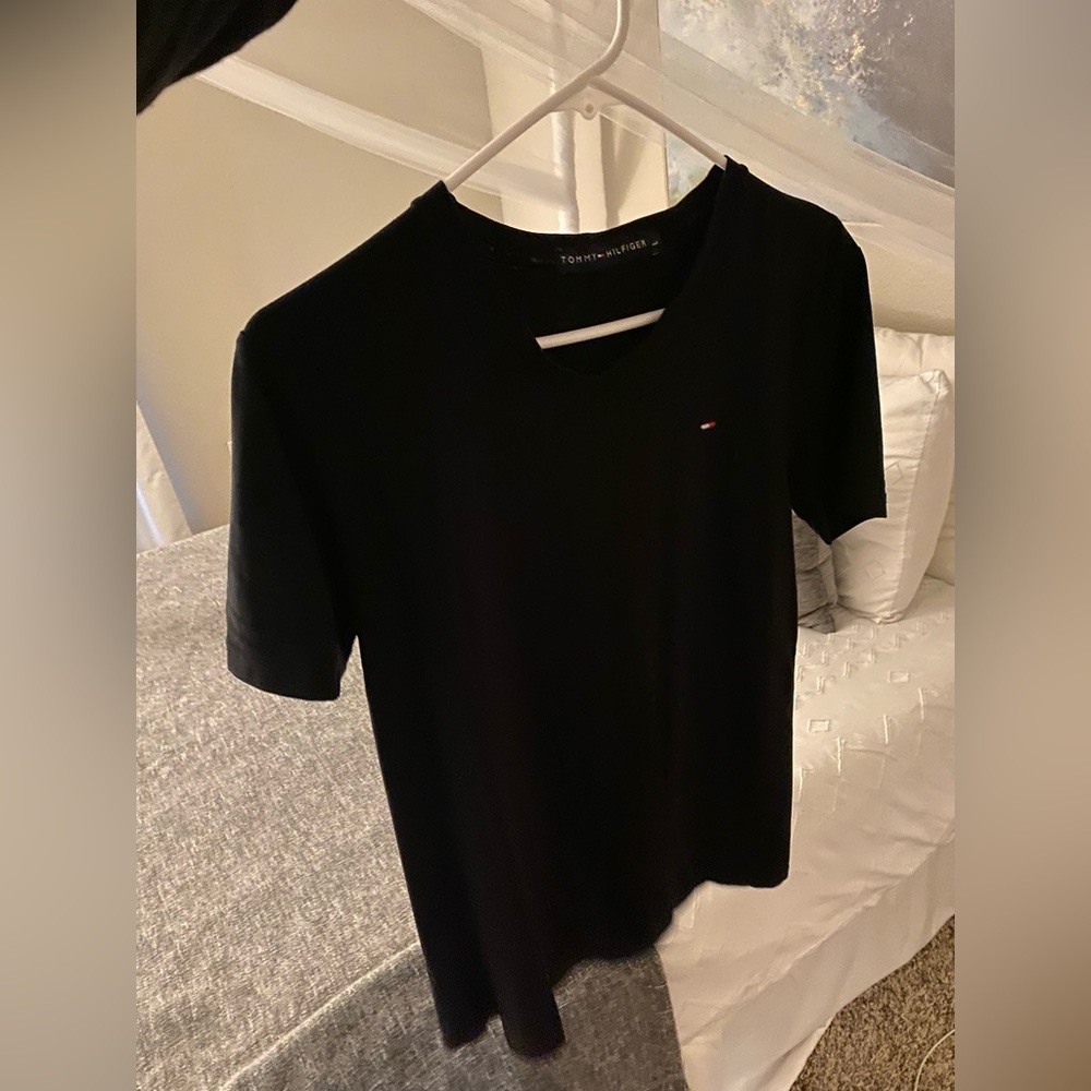 Tommy Hilfiger Black T-Shirt For Sale
